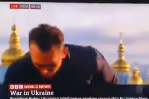 Reporter BBC-ja u trenutku eksplozije