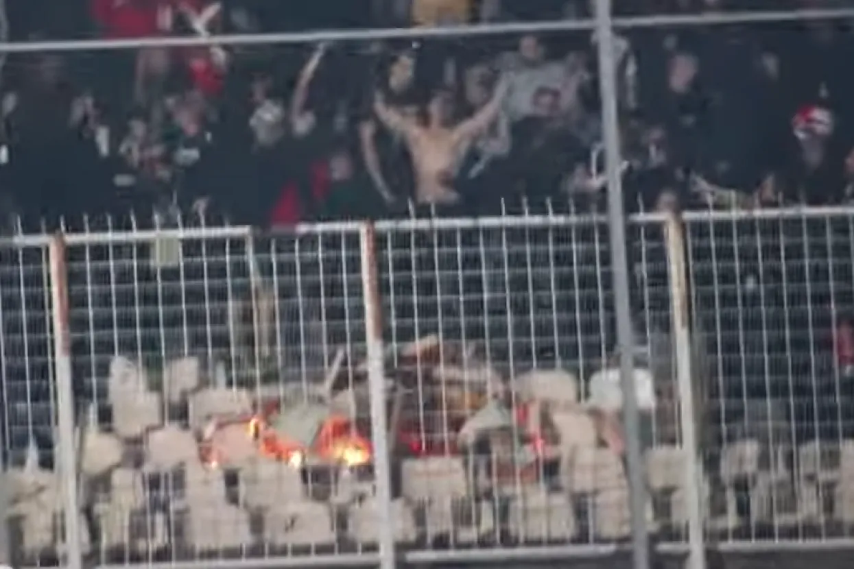 Divljanje gostujućih navijača na Stadionu pod Bijelim Brijegom