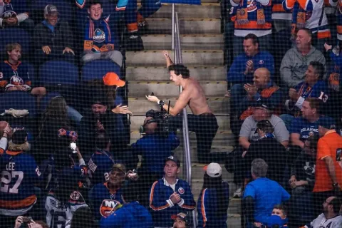 Prosidba na hokeja&scaron;koj utakmici