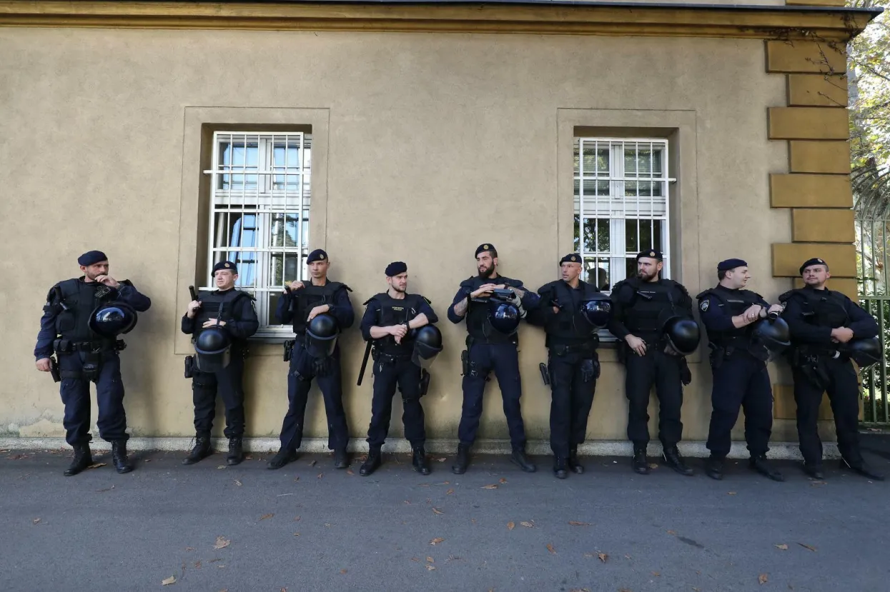 18.10.2022.,Zagreb - Policija ispred Opcinskog kaznenog suda u Ilici uoci sudjenja Marku Franciskovicu Photo: Jurica Galoic/PIXSELL