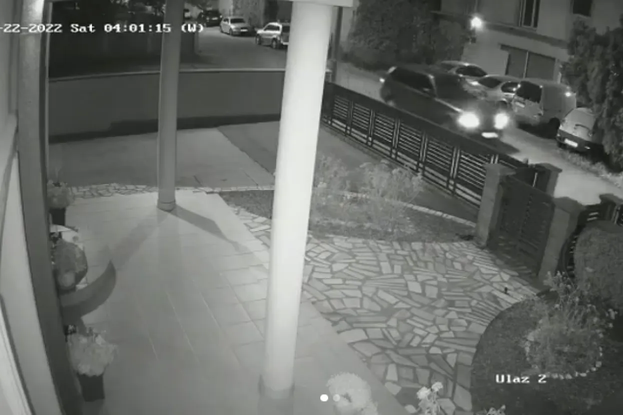 Automobil u koji su ušle djevojke