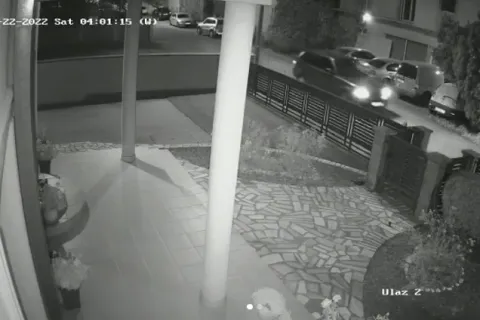 Automobil u koji su ušle djevojke