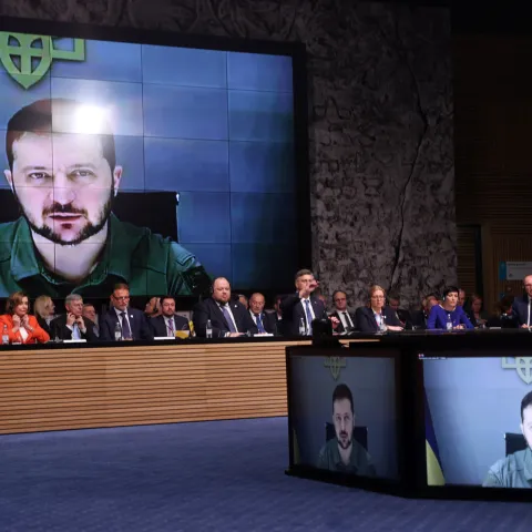Prvi parlamentarni summit Međunarodne krimske platforme koji se održava u Nacionalnoj i sveučili&scaron;noj knjižnici u Zagrebu. Predsjednik Ukrajine Volodimir Zelenskij obratio se videovezom u uvodnom dijelu summita.