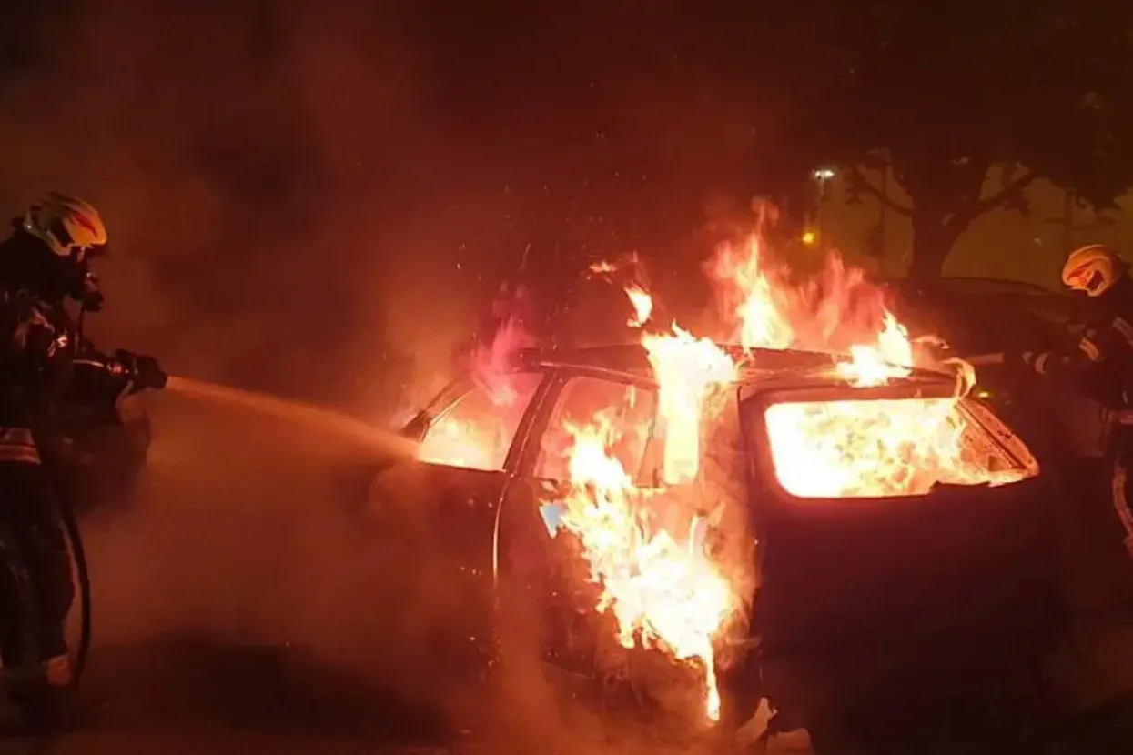 U Zagrebu gorjelo osam automobila: 'Čuli smo jake eksplozije, plamen je bio tri metra!'