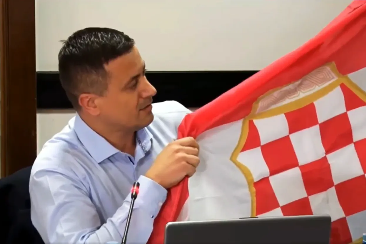 Aris Zlodre postavlja pitanje Ivici Puljku