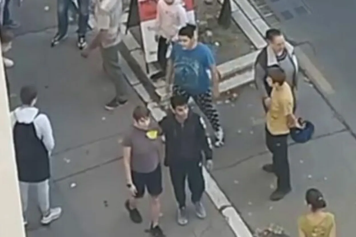 Dramatična scena u Beogradu: Opkolili djevojku i &scaron;utirali je