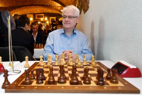 VIP humanitarni &scaron;ahovski turnir na kojem su sudjelovale brojne poznate osobe. Ivo Josipović