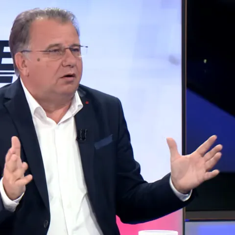 Nermin Nik&scaron;ić