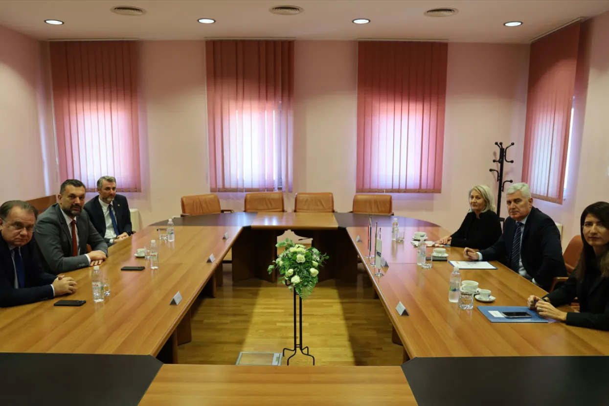 Sastanak predstavnika HDZ-a i trojke