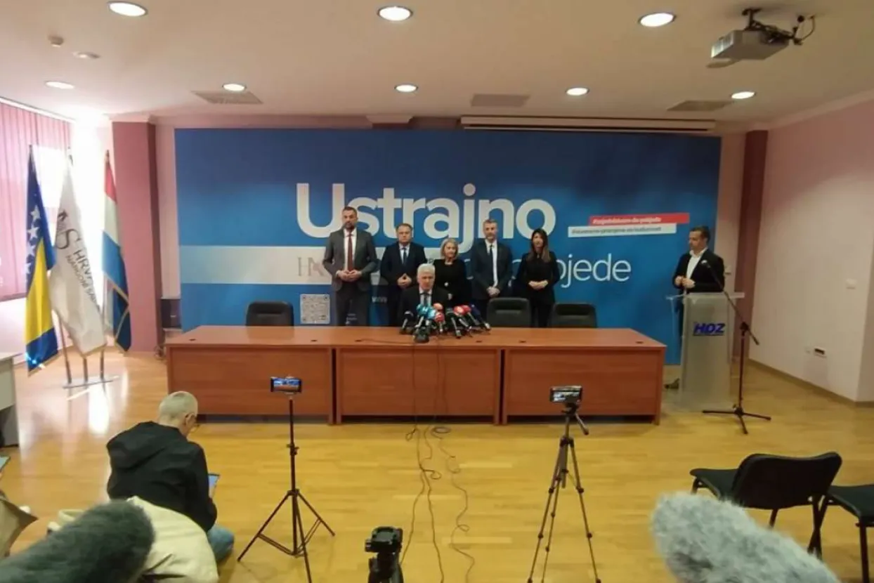 Pregovarači na obraćanju medijima