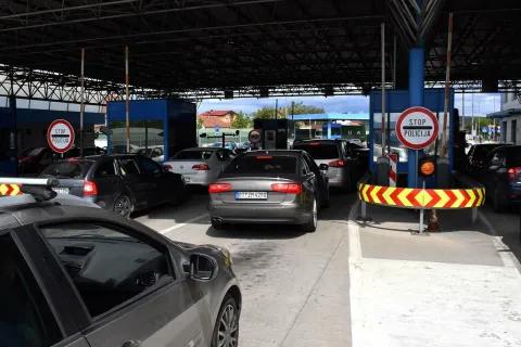 Guzve na ulazu u Hrvatsku na granicnom prijelazu s BiH