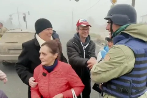 Novinar Sky Newsa u Hersonu