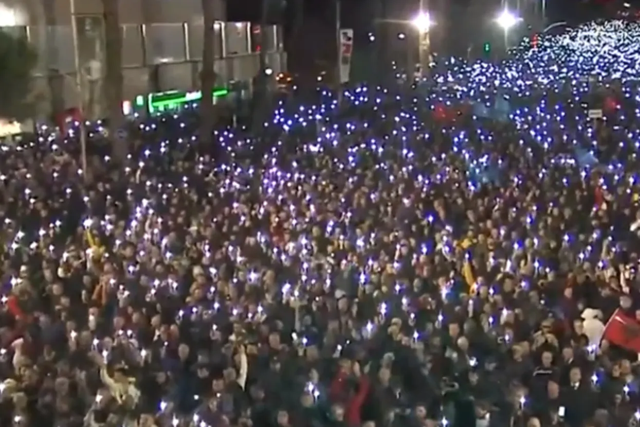 Albanski prosvjednici potukli se s policijom: 'Svijet nas vidi&nbsp;kao ljude koji stižu u malim čamcima'