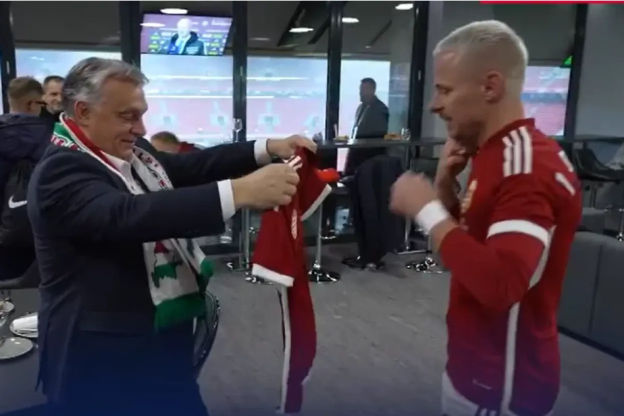 Viktor Orban na utakmici s &scaron;alom s kartom&nbsp;velike Mađarske