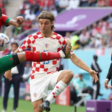 Doha, 23.11.2022.- Utakmica 1.kola F supine Svjetskog nogometnog prvenstva Katar 2022, Hrvatska - Maroko na stadionu Al. Bayt.
Na fotografiji Hakim Ziyech, Borna Sosa, Walid Regragui.