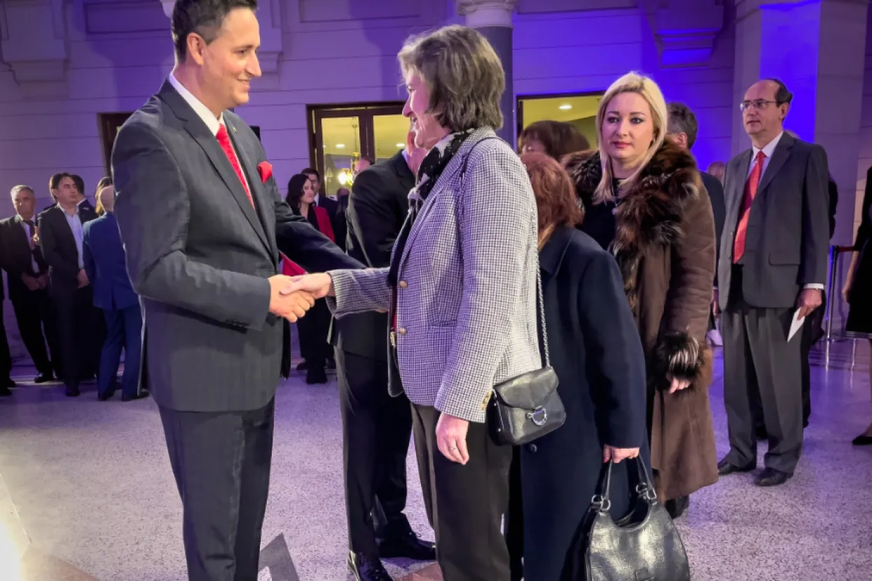 Denis Bećirović i Deborah Mennuti
