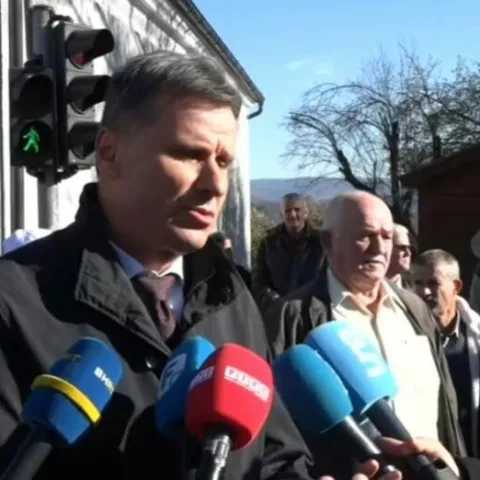 Fadil Novalić čestita Dan neovisnosti na Dan državnosti