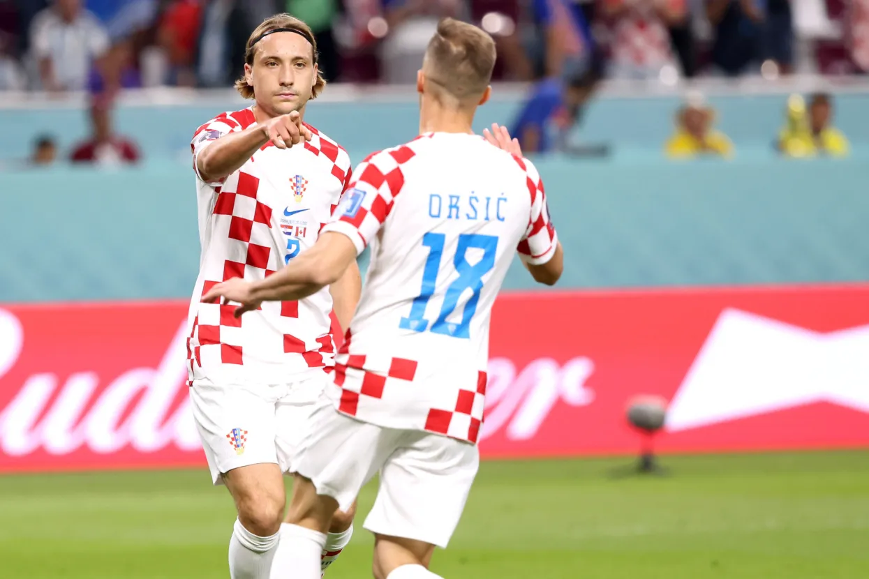 Doha, 27.11.2022. - Utakmica 2. kola F skupine SP-a Katar 2022 Hrvatska - Kanada na stadionu Khalifa. Na slici Lovro Majer, Mislav Or&scaron;ić.