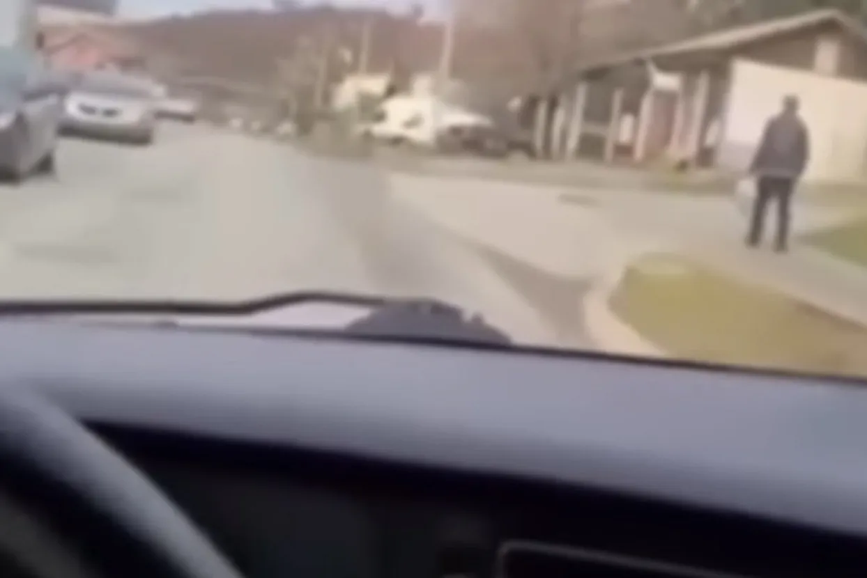 Kosovo: Snimio se kako udara pješaka