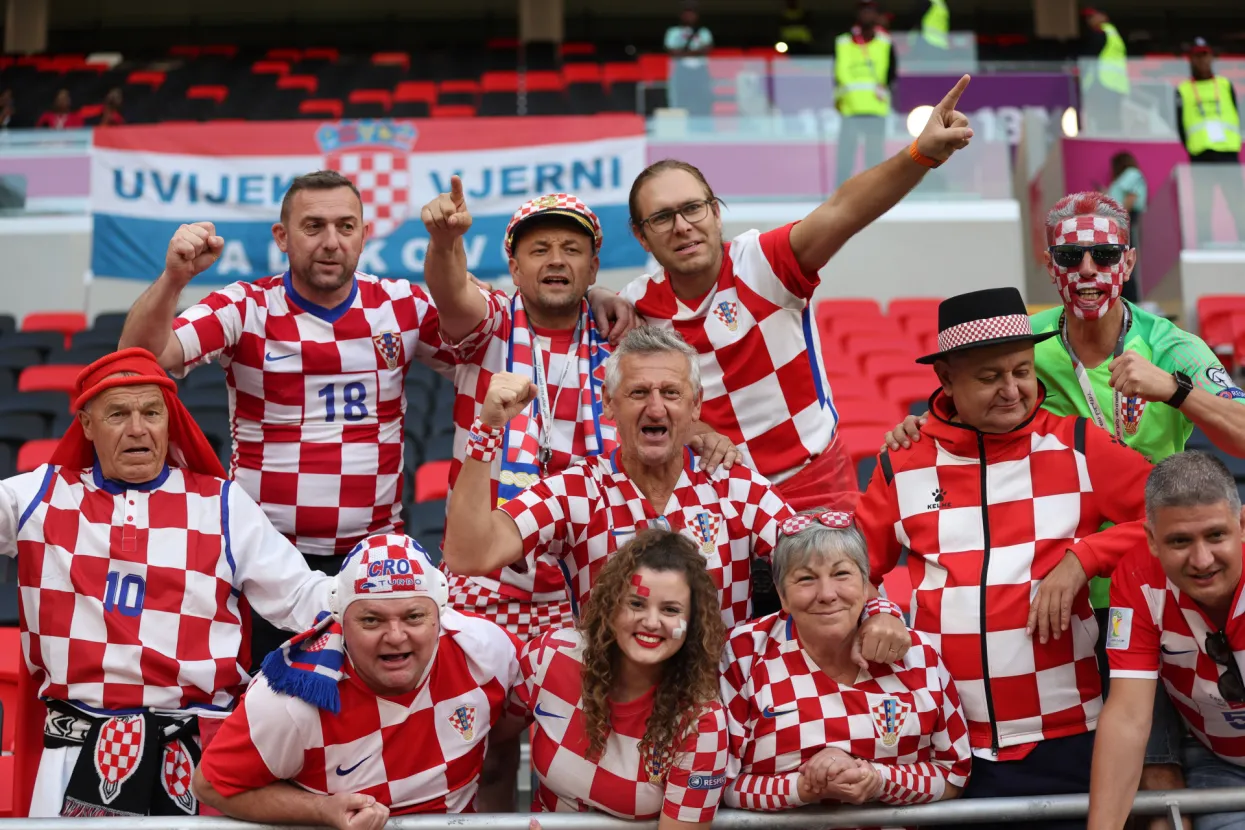 Al Rayyan, 01.12.2022. - Navijači na utakmici 3. kola F skupine SP-a između Hrvatske i Belgije na stadionu Ahmad bin Ali. Na fotografiji navijači reprezentacije