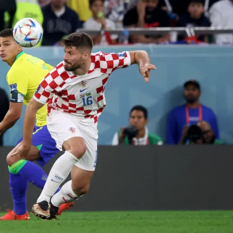 Al Rayyan, 09.12.2022. - Četvrtfinale SP-a Katar 2022 Hrvatska - Brazil na stadionu Education City. Na fotografiji Thiago Silva, Bruno Petković. foto HINA/ Damir SENČAR/ dk