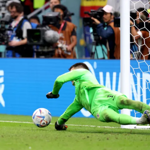 Al Wakrah, 05.12.2022. - Utakmica osmine finala Svjetskog nogometnog prvenstva Japan - Hrvatska na stadionu Al Janoub. Na fotografiji Dominik Livaković.