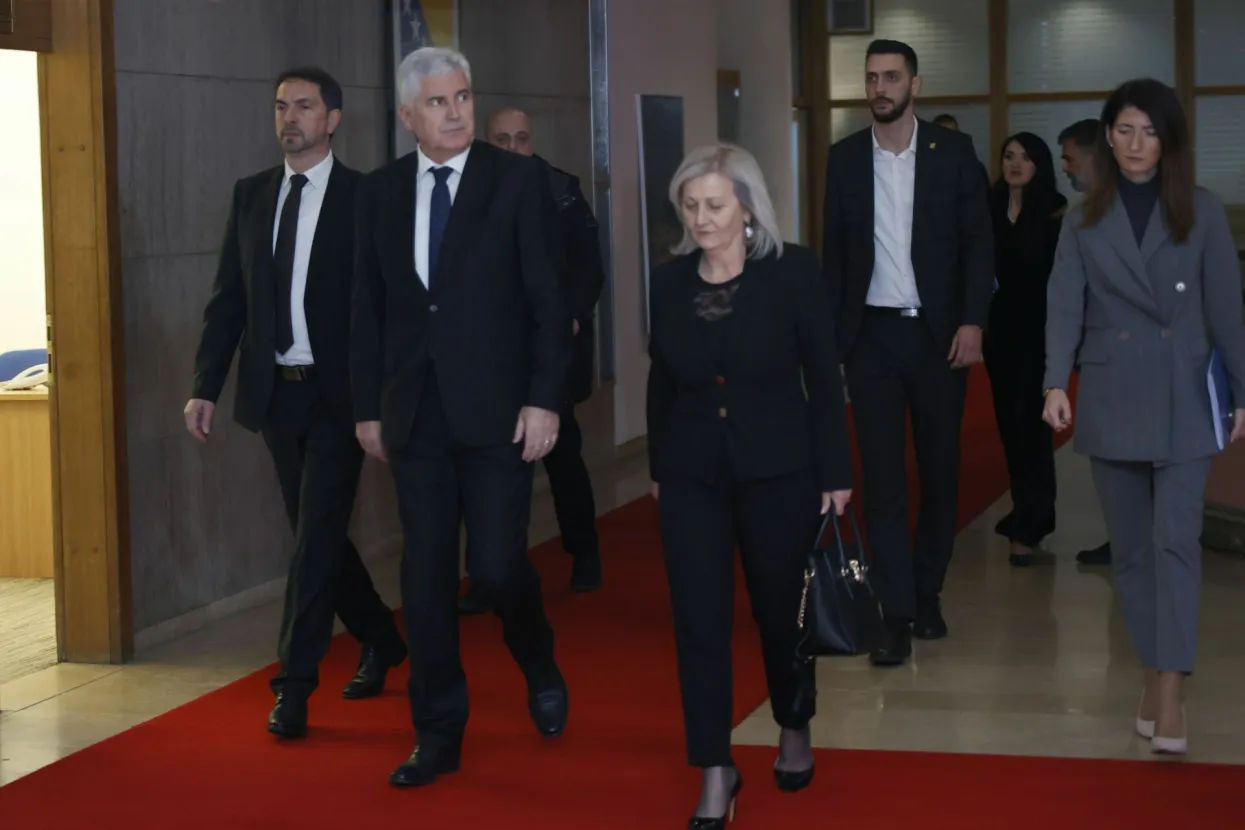 Sastanak delegacija stranaka "Osmorke", Hrvatske demokratske zajednice BiH (HDZBiH) i Saveza nezavisnih socijaldemokrata (SNSD), posvećen finalnom dogovoru o koalicijskom sporazumu za formiranje vlasti na državnom novu.