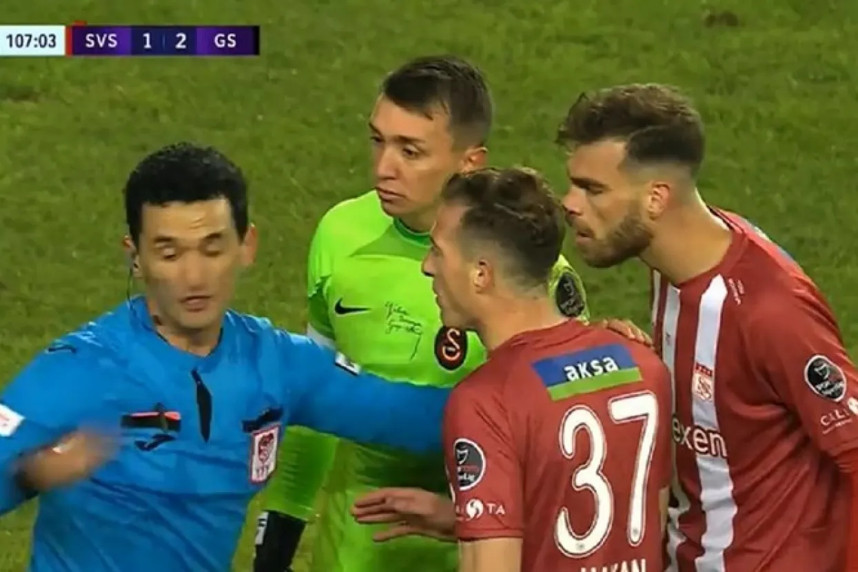 Cirkus u Turskoj: Sudac utakmicu produžio nevjerojatnih 27 minuta