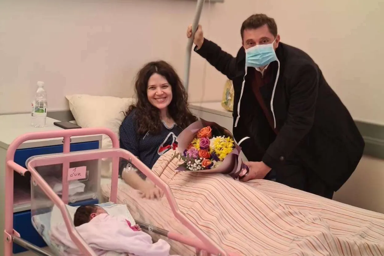 Mostarski gradonačelnik posjetio prvu bebu rođenu u 2023. godini