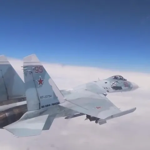 Borbeni avion SU-27