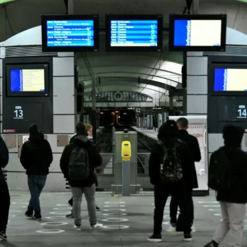 Kašnjenje vlaka (Ilustracija)