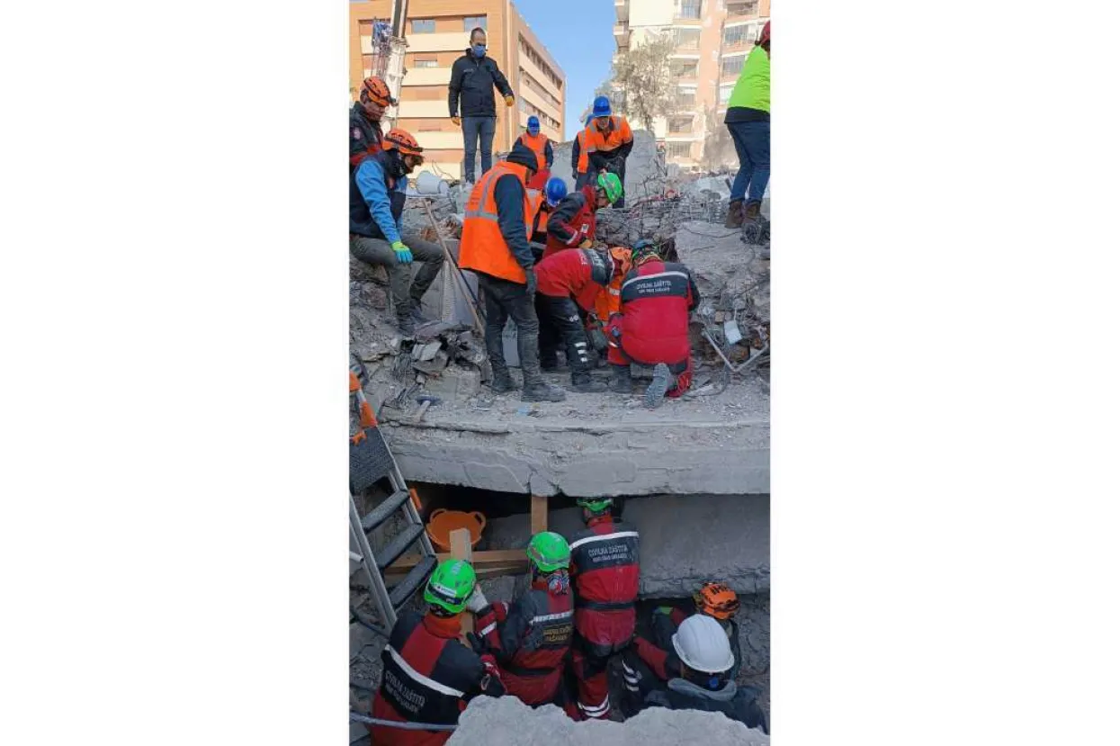 Jo&scaron; dvoje preživjelih ljudi spasioci iz BiH s turskim kolegama izvukli iz ru&scaron;evina u Iskenderunu