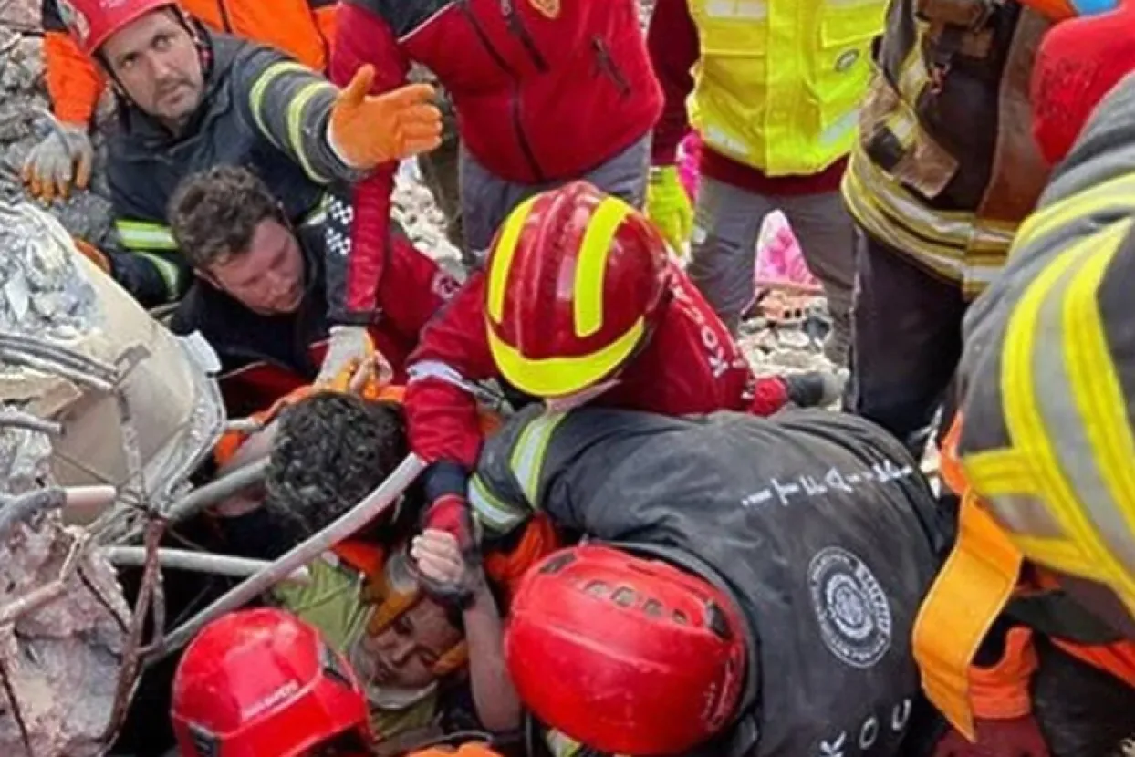 Žena izvučena iz ru&scaron;evina