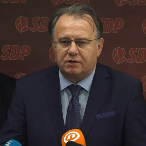 Nermin Nik&scaron;ić