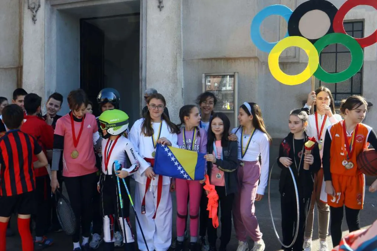 Učenici zeničkog K&Scaron;C 'Sveti Pavao' organizirali karneval 'Ma&scaron;kare na otvorenom'