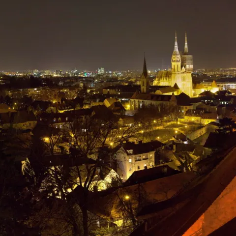 Zagreb, panorama noću