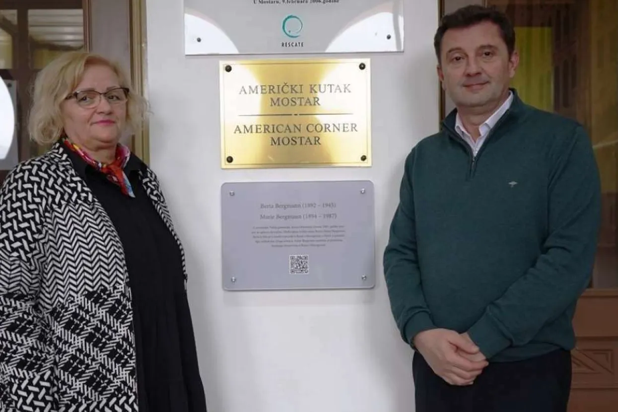 Postavljena spomen-ploča sestrama Bergmann u Gimnaziji Mostar