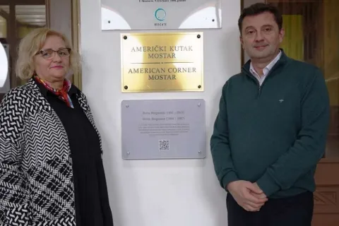 Postavljena spomen-ploča sestrama Bergmann u Gimnaziji Mostar