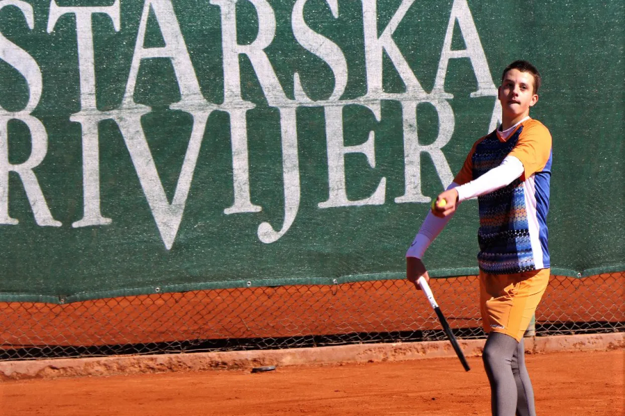 Rovinj, 18.3.2023.- Hrvatski tenisač Matej Dodig u nedjelju će se na ITF turniru u Rovinju (15.000 USD) boriti za svoj prvi naslov u seniorskoj konkurenciji, a mjesto u finalu izborio je subotnjom pobjedom 6-2, 6-3 protiv sedmog nositelja, 20-godinjeg Talijana Fausta Tabacca (ATP - 502.). Na slici Matej Dodig tijekom ITF turnira u Rovinju 17.3.2023. godine.