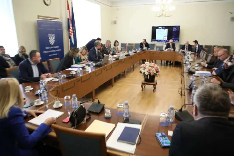 Odbor za Hrvate izvan Republike Hrvatske i Odbor za vanjsku politiku Hrvatskog sabora u srijedu su održali zajedničku sjednicu na temu uloge hrvatskog naroda i suradnje Hrvatske i BiH na euroatlantskom putu te zemlje.