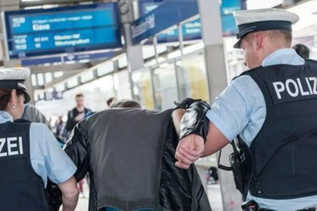 Hrvat zbog čivave dobio pomračenje uma &ndash; vri&scaron;tao po kolodvoru, udario policajca, prijetio&hellip;