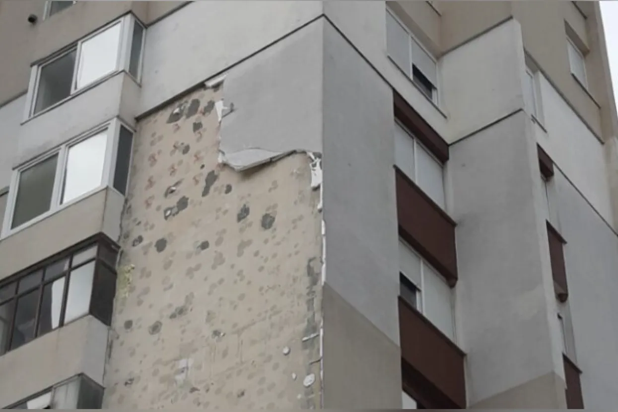 Mostarska bura kida fasadu