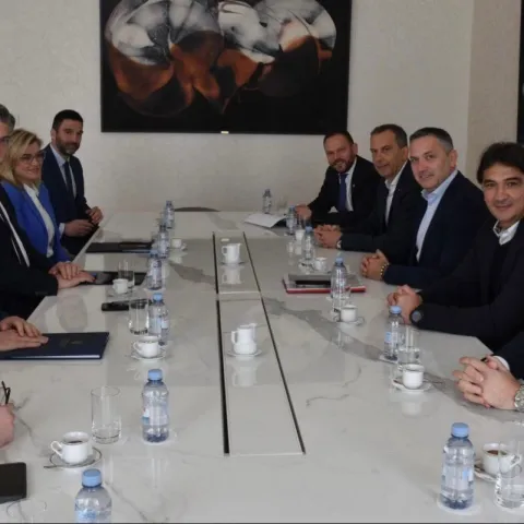 Sastanak Vlade RH i HNS-a