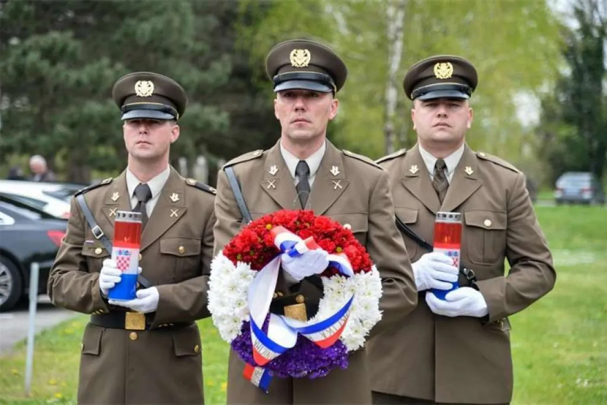 Spomen-ploča pripadnicima 204. brigade HV poginulim na Kupresu i Bosanskoj Posavini