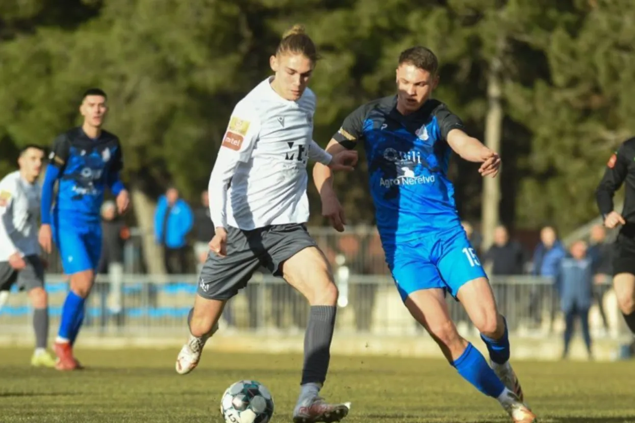 Matej &Scaron;akota (lijevo)