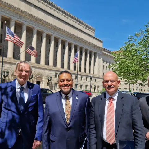 Washington, 19.04.2023 - Hrvatski ministar unutarnjih poslova Davor Božinović nazočio je svečanosti prijema Hrvatske u američki program Global Entry u Washingtonu. Na slici Davor Božinović, predstavnik američke Uprave za carinu i za&scaron;titu granice Rafael Henry, državna tajnica Terezija Gras i veleposlanik Pjer &Scaron;imunović