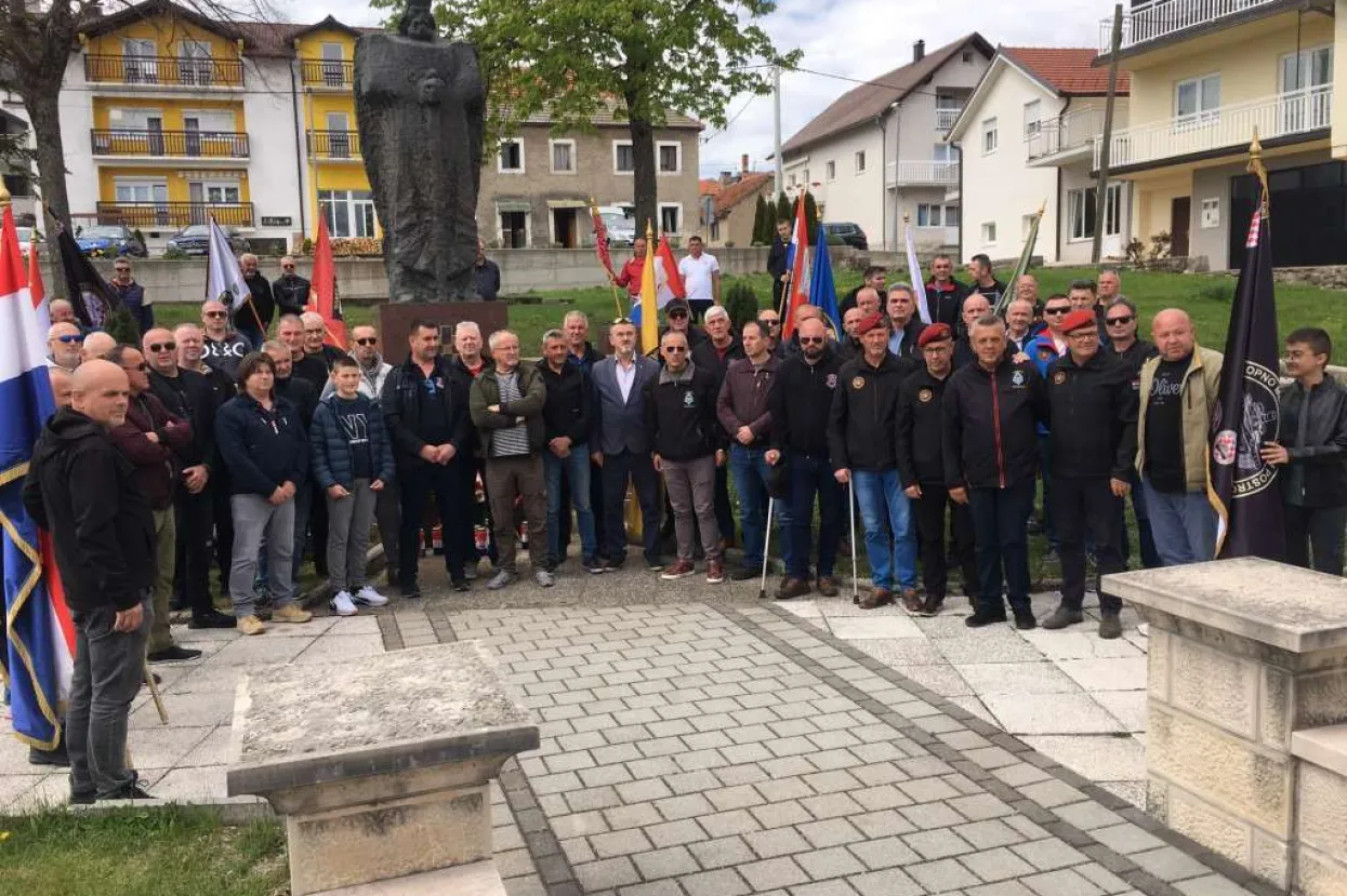 U Tomislavgradu susret pripadnika oklopnih postrojbi HVO-a i HV-a