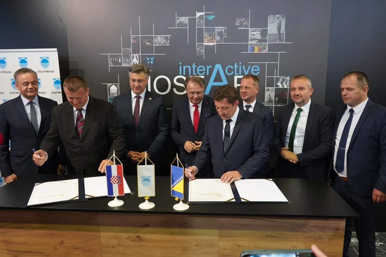 Mostar i Virovitica ovjekovječili prijateljstvo, na potpisivanju sporazuma Plenković i Nik&scaron;ić