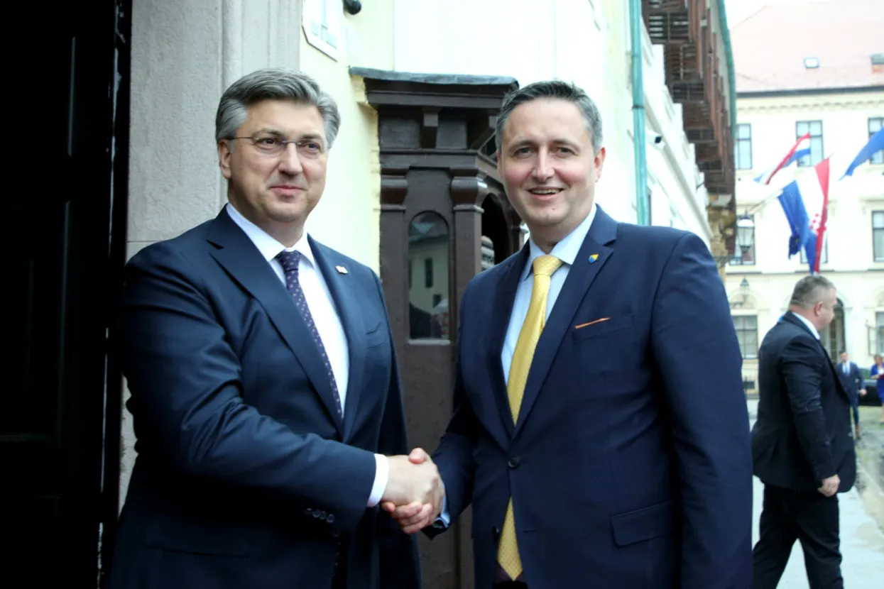 Zagreb,11.5.2023. Predsjednik Vlade RH Andrej Plenković primio je u službeni posjet člana Predsjedni&scaron;tva B i H,Denisa Bečirovića.foto/HINA Tomislav PAVLEK/tp.