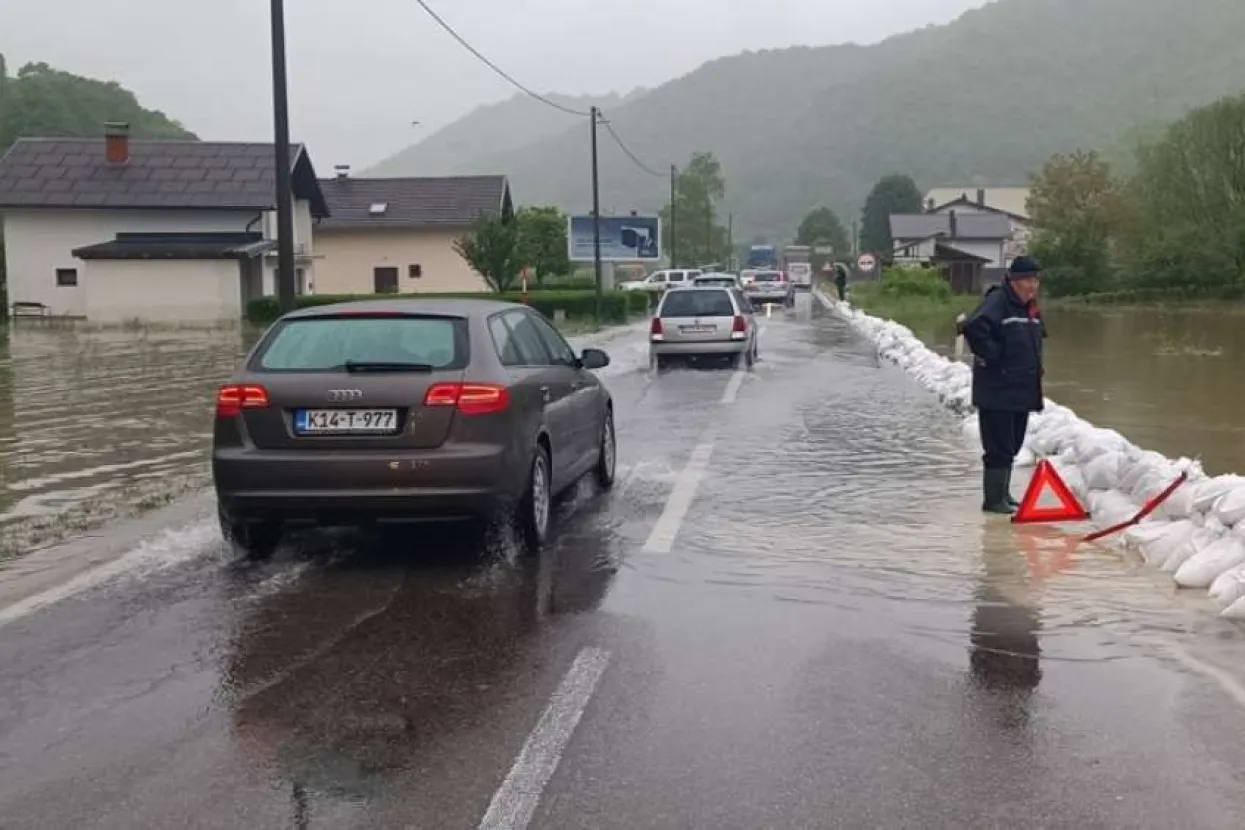 U Sanskom Mostu progla&scaron;eno stanje elementarne nepogode, vrlo ozbiljna situacija i u Bihaću